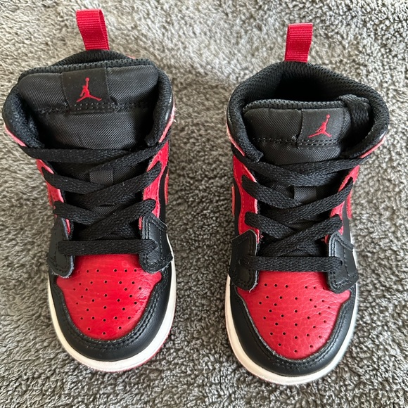 Jordan - Red Black -  Toddler 7C - Picture 2 of 5